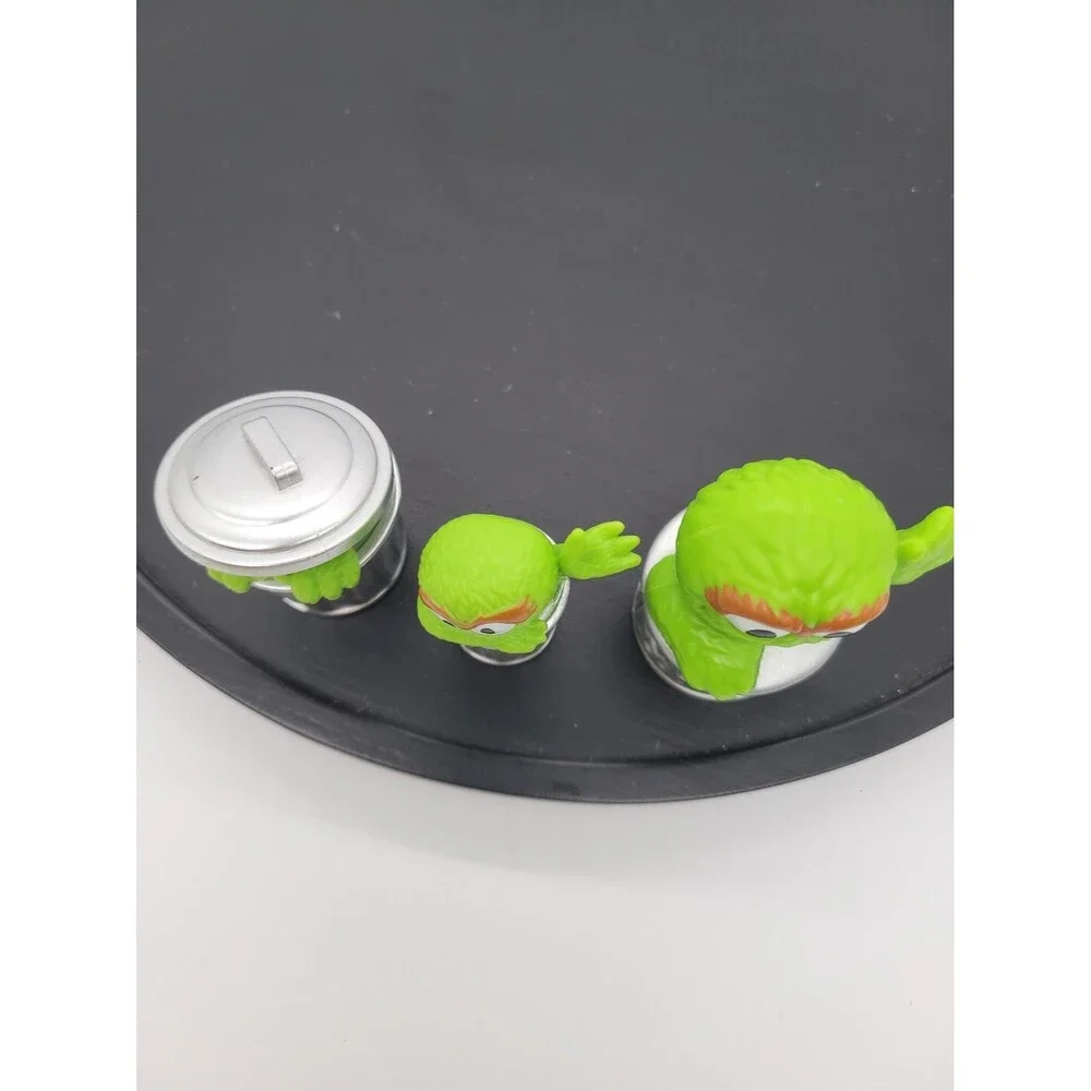 Sesame Street  Oscar the Grouch Figure Lot Of 3 PVC Cake Topper 2.5